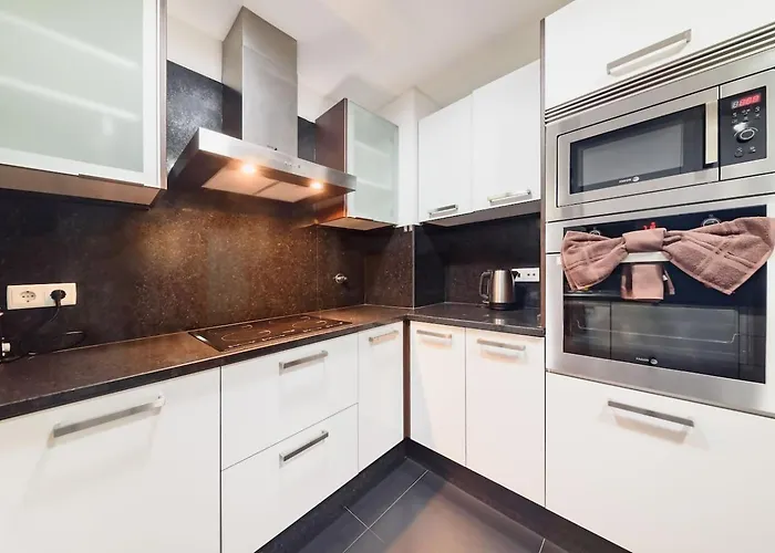 Esmael 2 By Mth アパート